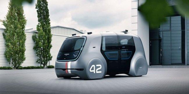 Ангела Меркель прокатилась на беспилотном VW Sedric