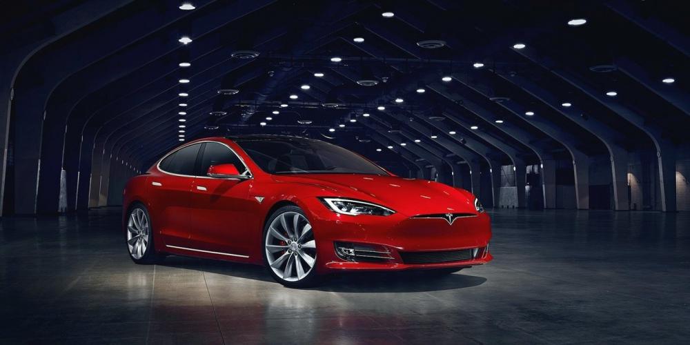 В России через интернет продали 276 электрокаров Tesla