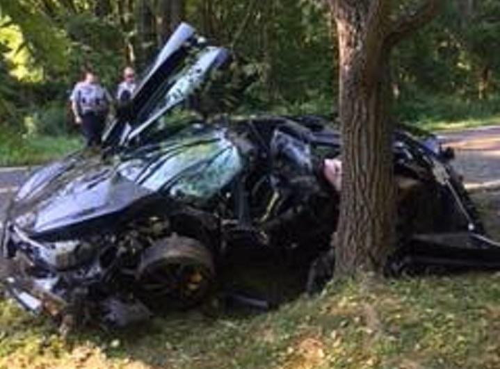 Американец купил роскошный спорткар и разбил его на следующий день