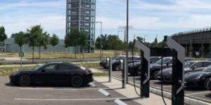 80% заряда за 15 минут: Porsche запустили собственные сверхскоростные электрозаправки