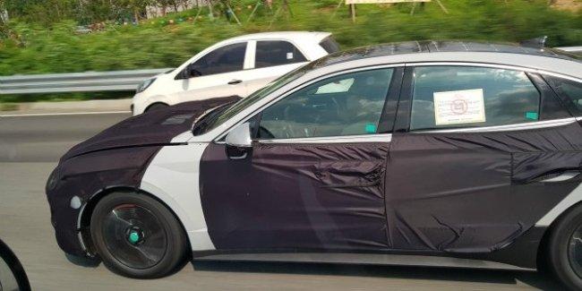 Hyundai вывела на тесты восьмое поколение седана Sonata
