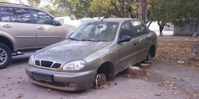 В Киеве обнаружили 631 брошенный автомобиль
