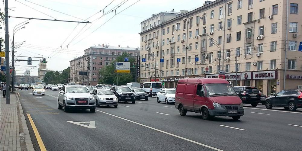 В Москве стали реже штрафовать за езду по выделенкам