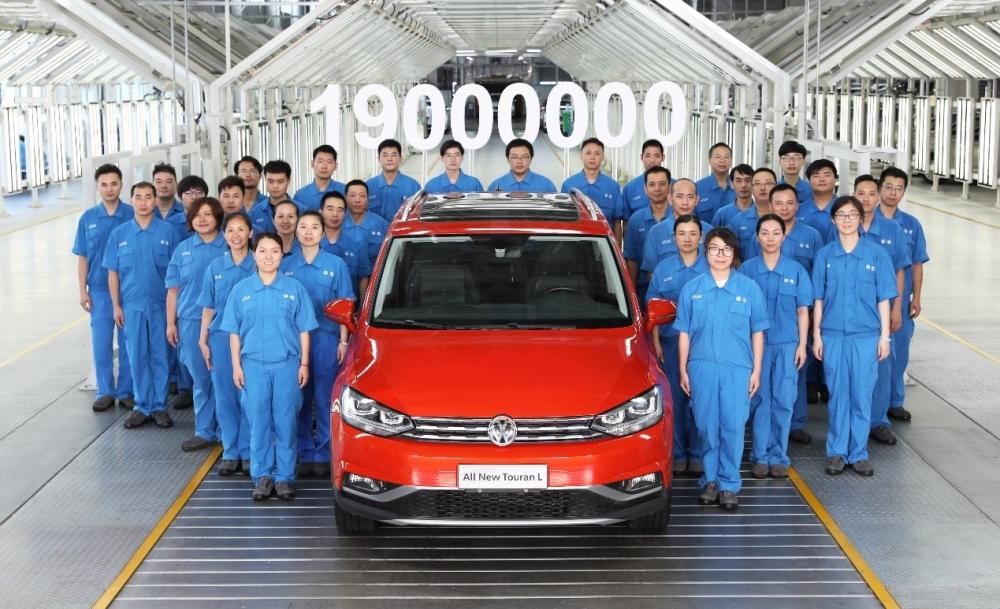 Компактвэн Volkswagen Touran получил кросс-модификацию
