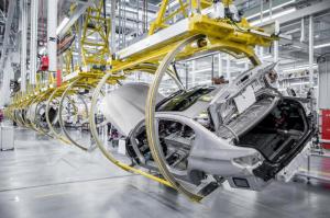 BMW и Volkswagen стали первыми западными автоконцернами, которым разрешили владеть заводами в Китае