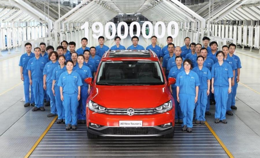 Компактвэн Volkswagen Touran получил кросс-модификацию