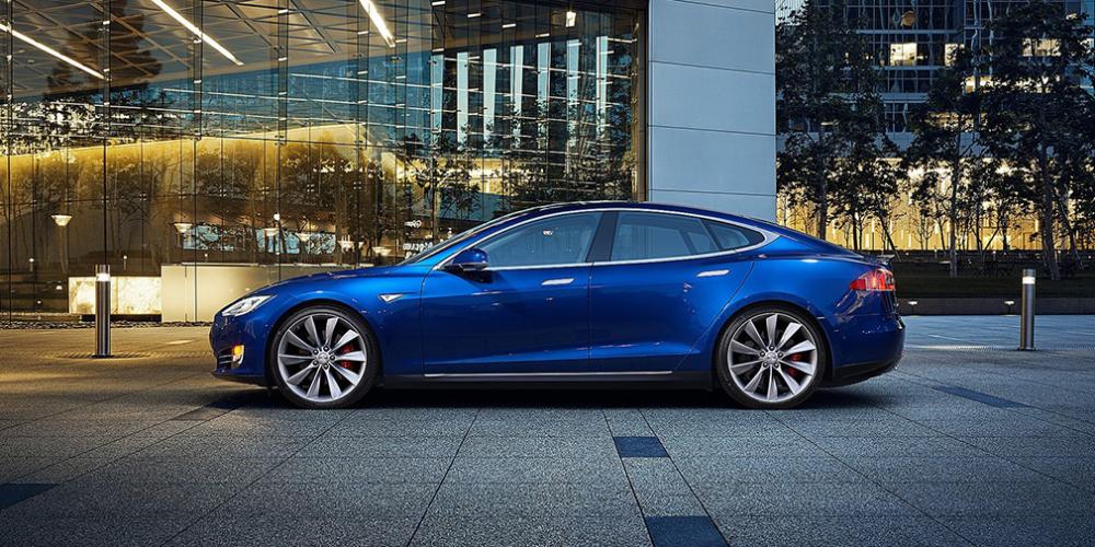 У российского хакера украли электрокар Tesla