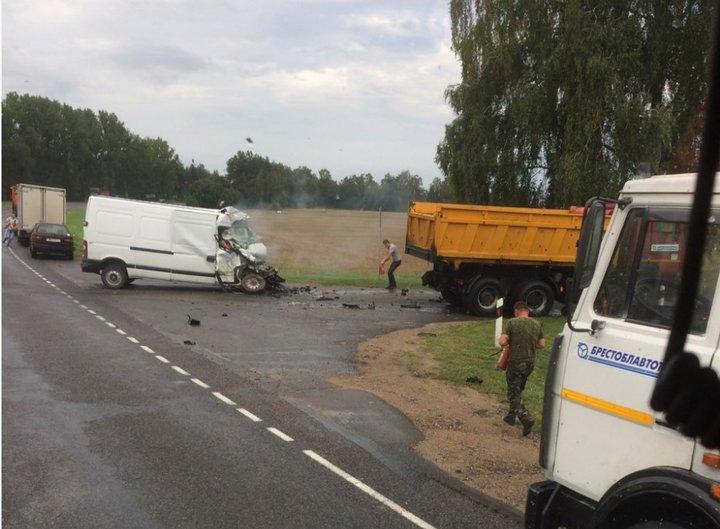 Трагедия под Каменцем: в ДТП погибла семья с двумя детьми