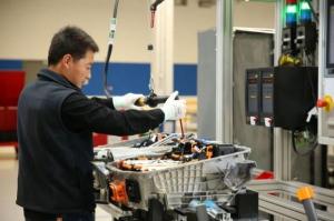 BMW вложит почти 5 миллиардов долларов в китайские батареи