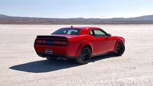 1150-сильный Challenger Hellcat против McLaren 720S