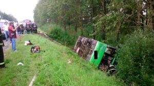 В Минском районе автобус опрокинулся в кювет, более 10 пассажиров пострадали