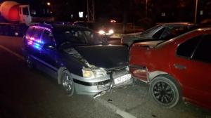 Бетономешалка устроила массовое ДТП в центре Алматы