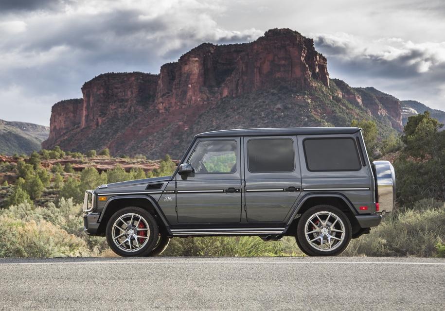 Mercedes-AMG G65 оказался слишком быстрым при езде задним ходом
