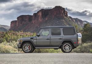 Mercedes-AMG G65 оказался слишком быстрым при езде задним ходом

