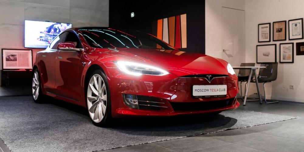 В Москве запустили сервис аренды электрокаров Tesla
