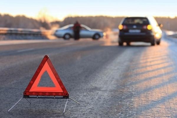В Ростовской области в ДТП с двумя легковушками пострадали шесть человек
