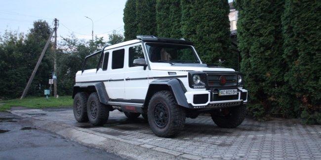 В Украине появился редчайший шестиколесный Mercedes Brabus
