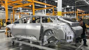Многострадальный Faraday Future собрал первый кузов для своего электрического кроссовера