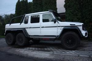 В Украине появился редчайший шестиколесный Mercedes Brabus