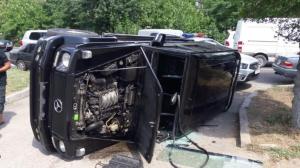 Gelandewagen перевернулся по Абая в Алматы