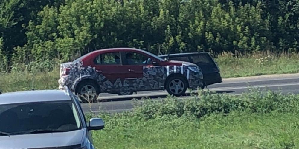 Вседорожную версию Renault Logan сфотографировали во время испытаний