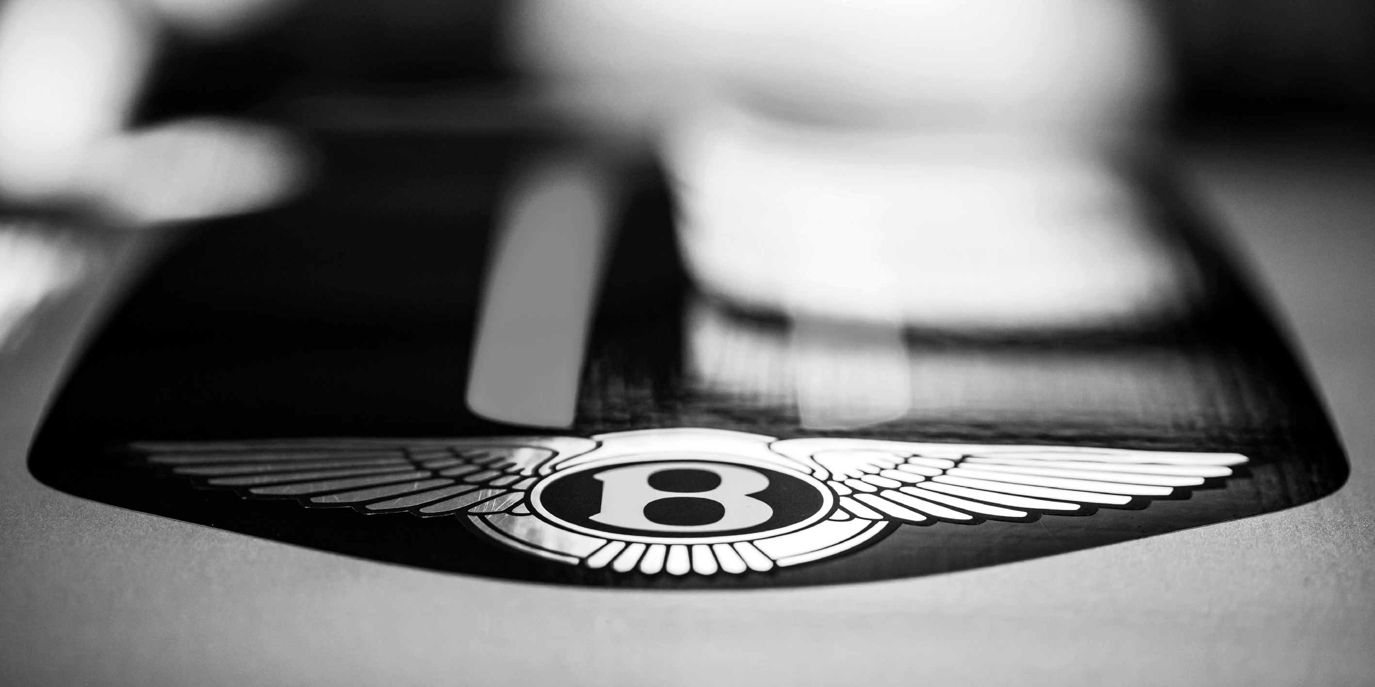 Bentley расскажет о своей истории на страницах 30-килограммовой книги
