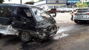 Subaru снес Mitsubishi Delica в Алматы