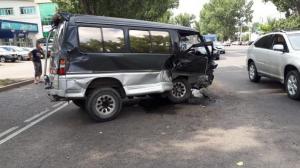 Subaru снес Mitsubishi Delica в Алматы