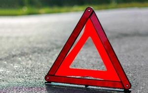 Грузовик с водкой протаранил стелу на въезде в Новокузнецк, водитель погиб
