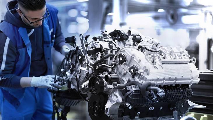 Как собирается мотор V8 для BMW M850i xDrive
