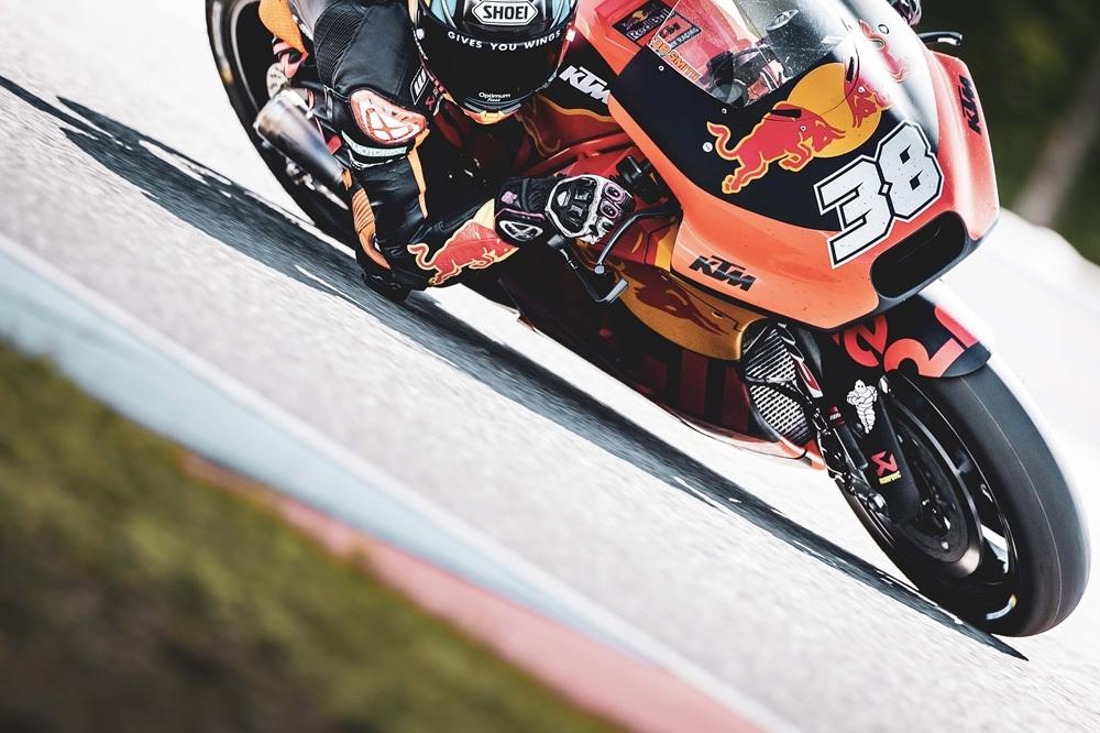 Брэдли Смит использовал новый двигатель KTM в Брно