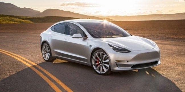 Tesla Model 3 по итогам июля «разгромила» немецких и американских конкурентов на рынке США