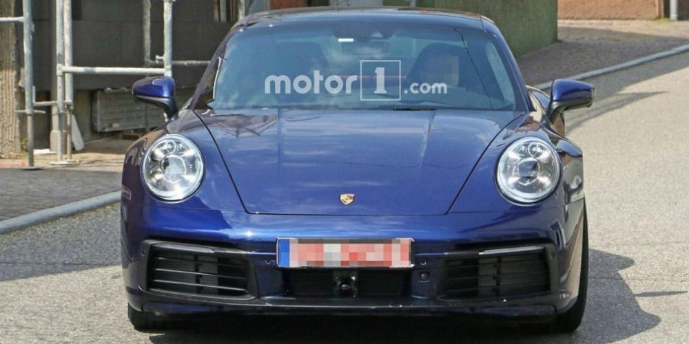 Видео: новый Porsche 911 едет по автобану