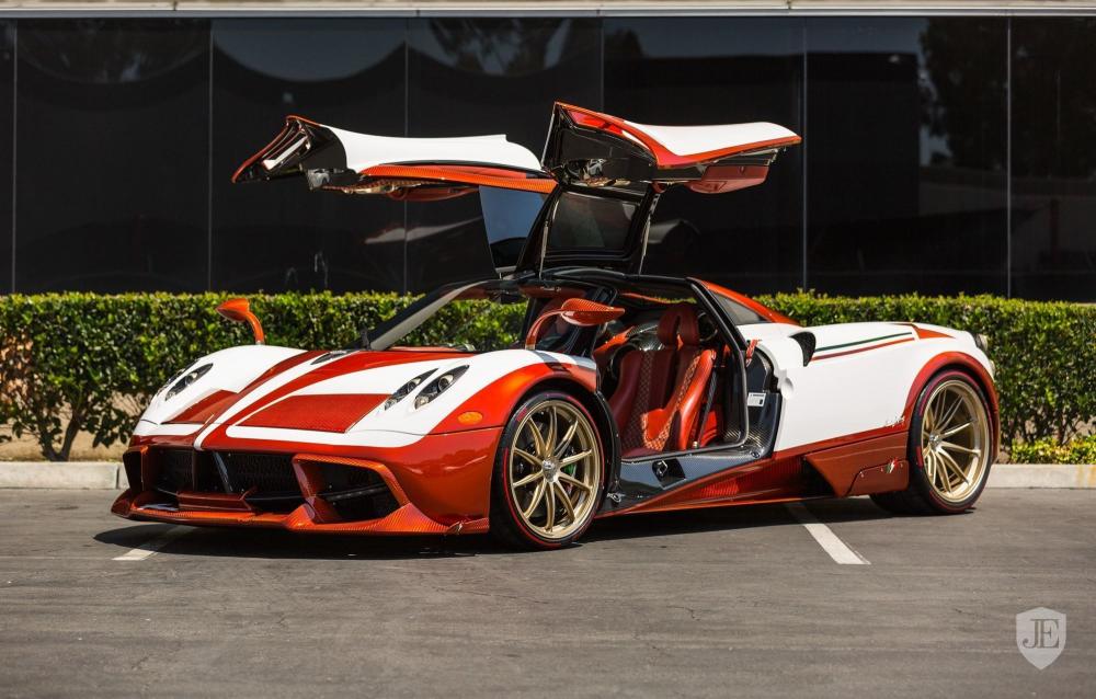 Pagani Huayra с пробегом восемь километров выставили на продажу