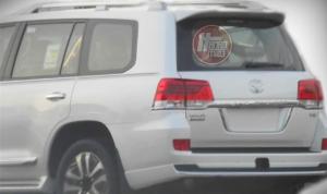 Дизайн обновленного Toyota Land Cruiser 200 рассекретили до премьеры