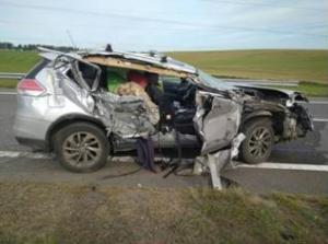 В Столбцовском районе Nissan врезался в МАЗ: один человек погиб, два пострадали
