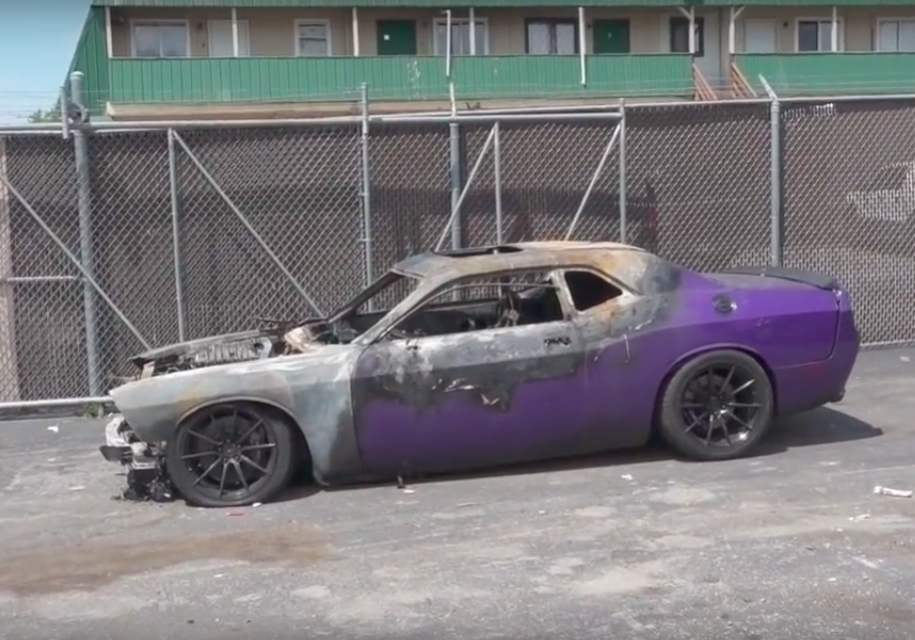 Владелец Dodge Challenger Hellcat снял видео, как сгорел его маслкар