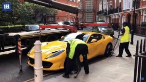 Эвакуатор увез неправильно припаркованный Ferrari