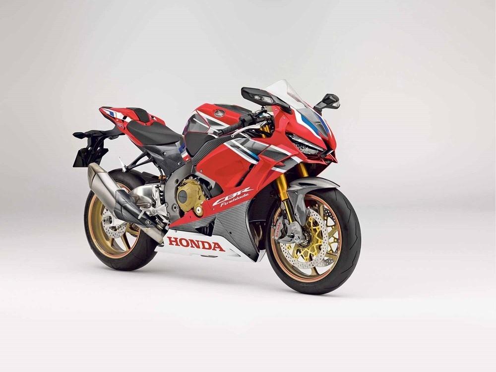 Супербайк Honda CBR1000RR Fireblade 2019 будет мощнее