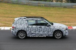 Mercedes вновь засветил модель GLB