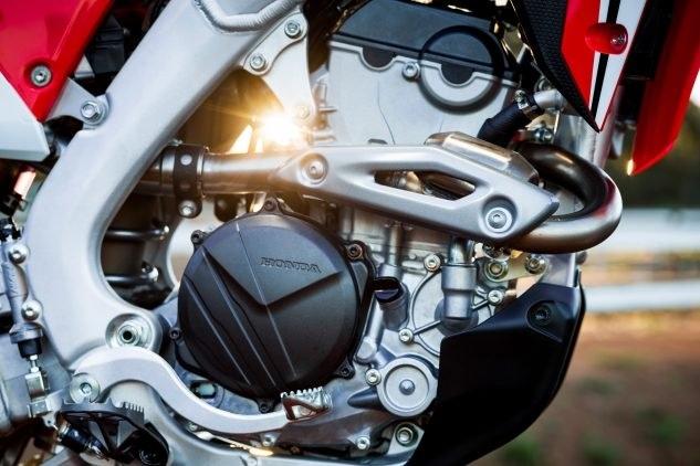 Кроссбайки Honda CRF250R 2018 отзывают из-за проблем с корзиной сцепления