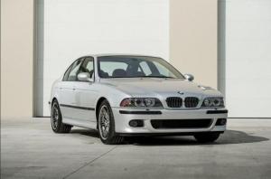 16-летняя BMW M5 почти без пробега уйдет с молотка