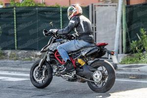 Шпионские фото Ducati Hypermotard 939 2019