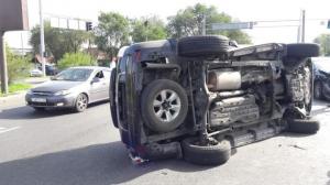 Land Cruiser лег на бок после ДТП на перекрестке в Алматы