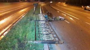 Авто с 4 пассажирами опрокинулось на крышу в Алматы