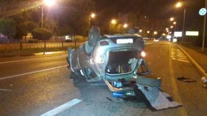 Авто с 4 пассажирами опрокинулось на крышу в Алматы