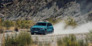 Видео: электрический кроссовер Mercedes проходит испытания в пустыне
