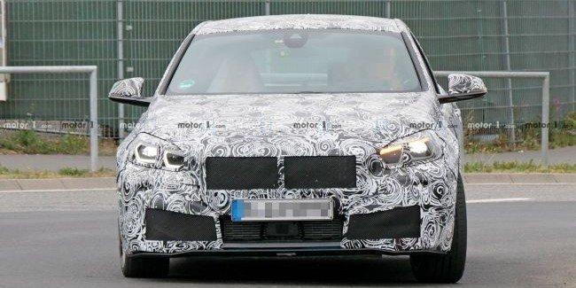 BMW M140i очередной раз пойман в камуфляже на Нюрбургринге
