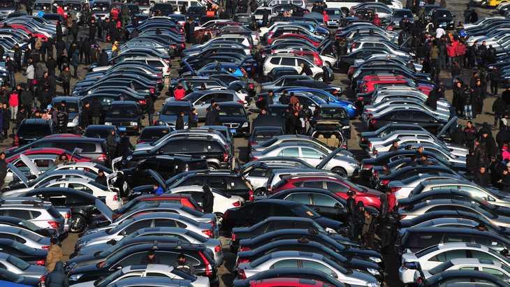 Китайский авторынок показал снижение продаж в июле
