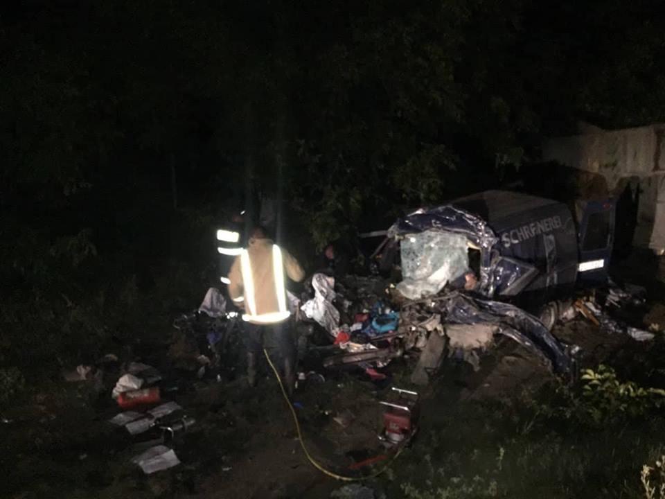 В Молдавии 13 человек пострадали при столкновении автобуса, трактора и автомобиля